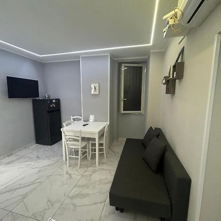 Casa Vacanze Qs 10 Apartment Naples Exterior photo